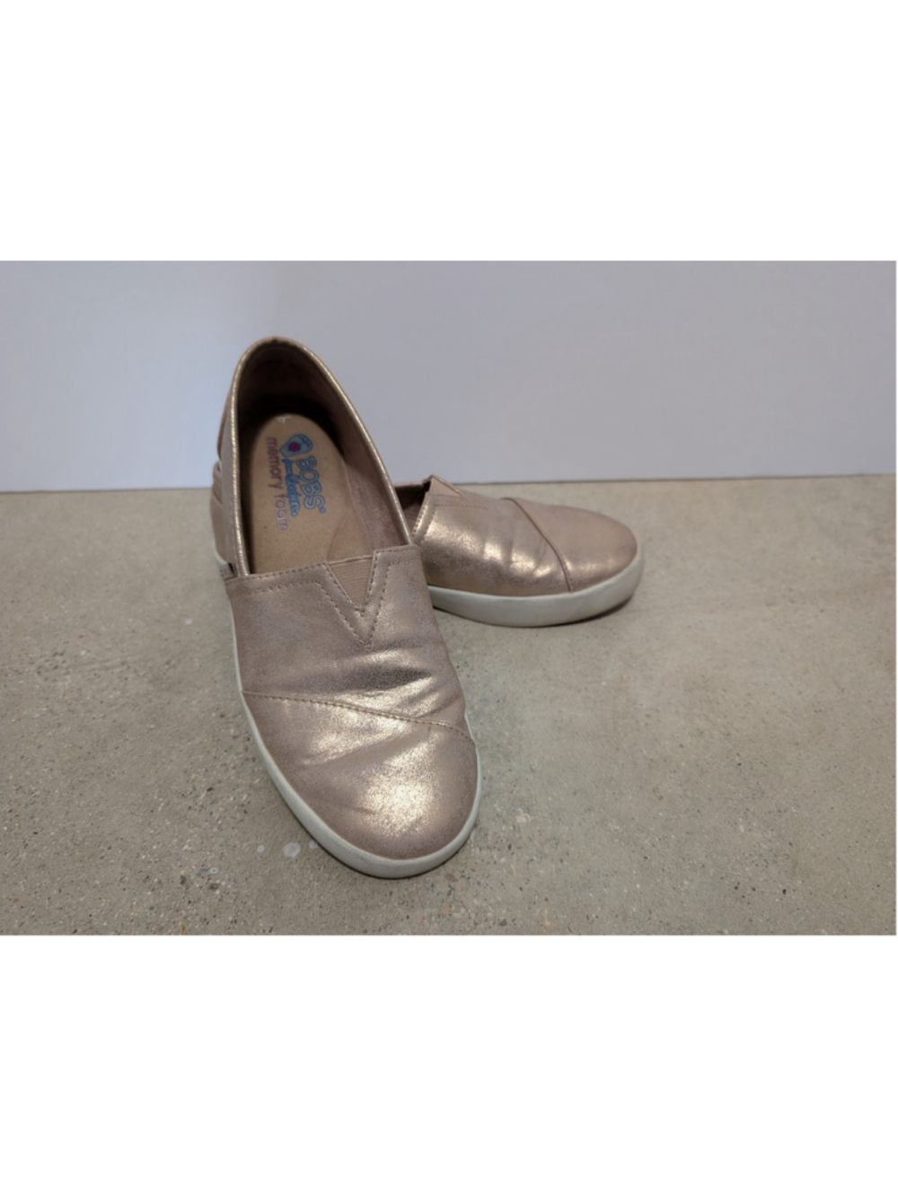 Skechers BOBS Rose Gold Leather Loafers Womens 8 Slip On Memory Foam Pink Metal